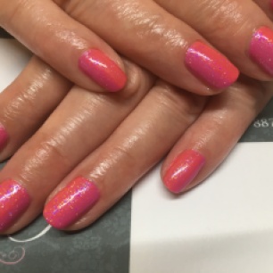 CND Shellac in Tropix and Hot Pop Pink blended together and topped with Ink London's 'Bonnie' mermaid pigment.
